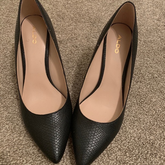 Heels (shoes) - Picture 4 of 4